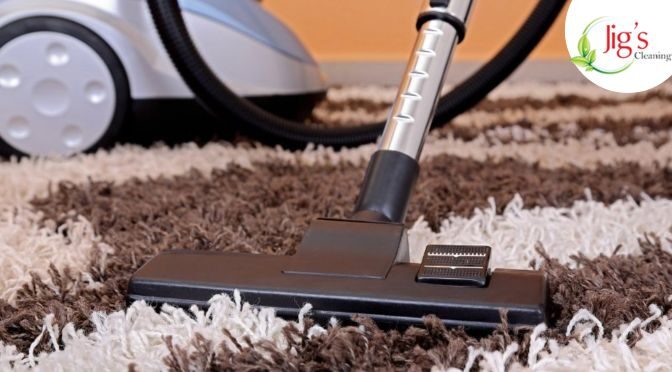 Some Crucial Considerations to Make When Removing Stains From Your Carpet